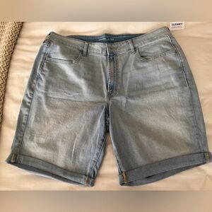 NWT- High-Waisted Wow Jean Shorts -- 9-inch inseam Sz. 18